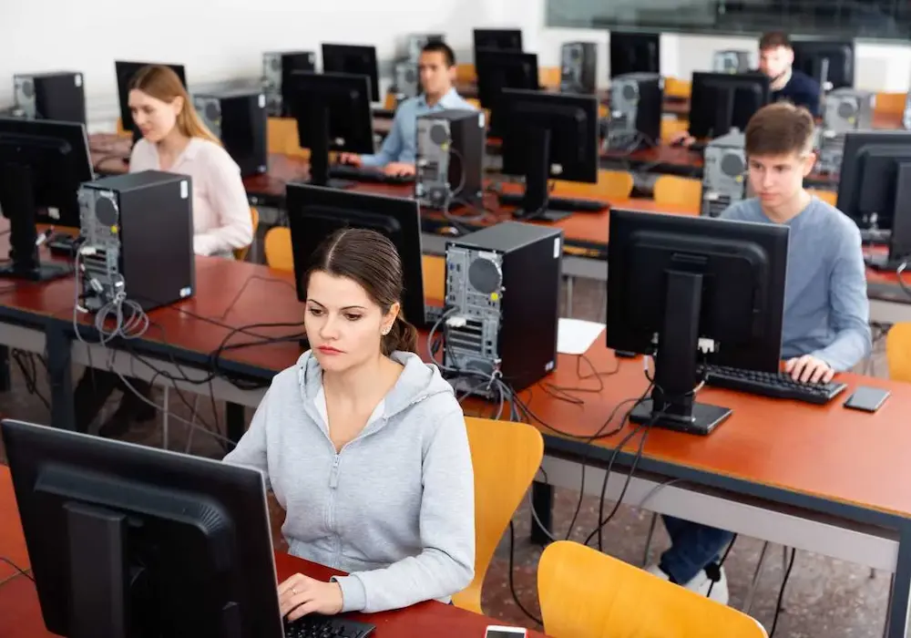 Bilgisayar Bilimleri Alanında Kanada'nın En İyi 8 Üniversitesi (1)
